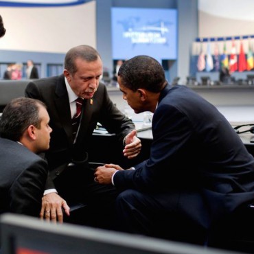 Turkish Prime Minister Recep Tayyip Erdoğan confers with President Obama. The White House / Flickr