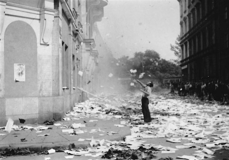 Free German Youth propaganda thrown out of their headquarters in Leipzig, Germany on June 17, 1953. n-tv